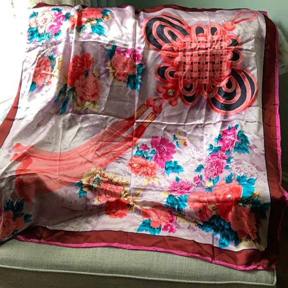 Heyin silk scarf - Picture 1 of 12